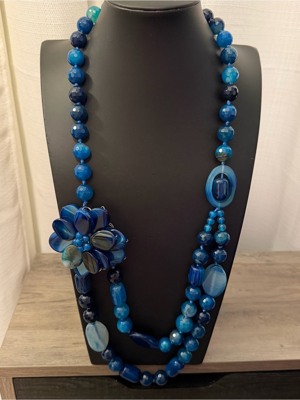 Gorgeous!!! Statement necklace Heavy #K82 Blue Agate or Glass ? Flower accent - Picture 2 of 16